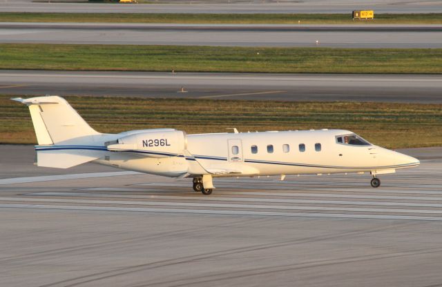 Learjet 60 (N296L)