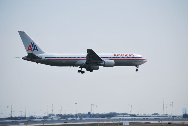 BOEING 767-300 (N346AN)