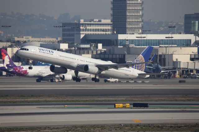 BOEING 757-300 (N73860)