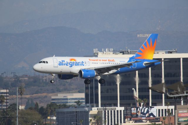 Airbus A319 (N302NV)