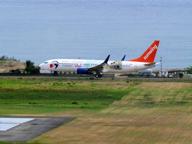 Boeing 737-800 (C-GKVL)