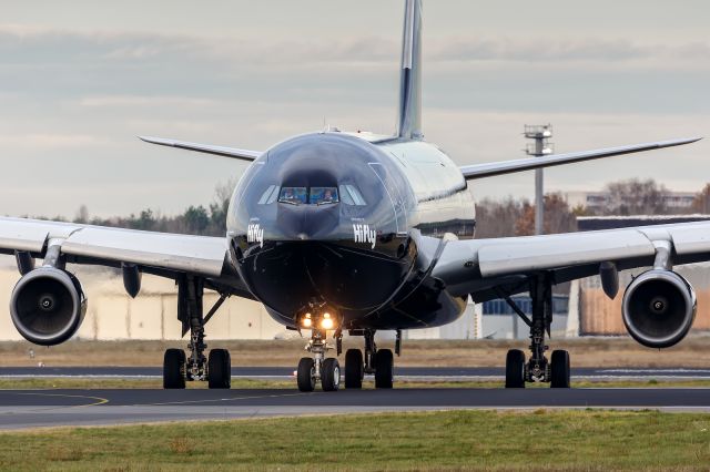 Airbus A340-300 (9H-TQM)