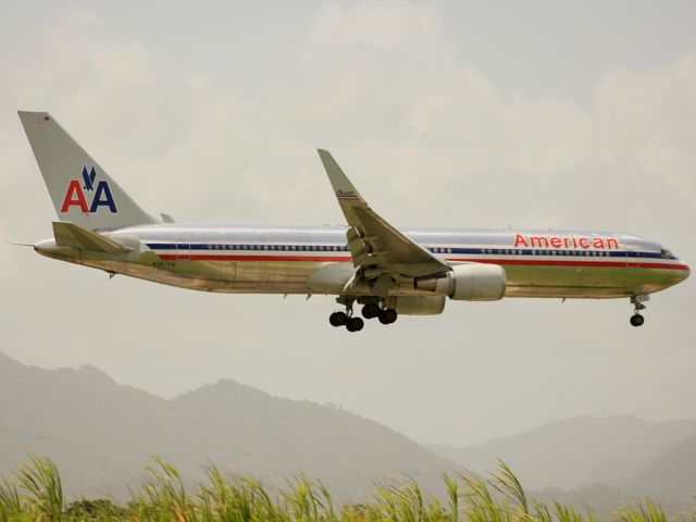 BOEING 767-300 (N387AM)