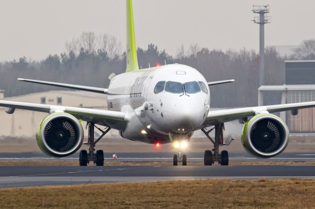 Boeing 737-800 (YL-CSB)