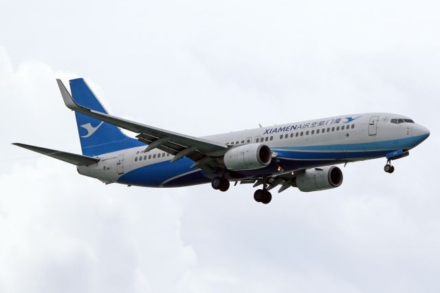 Boeing 737-700 (B-5476)