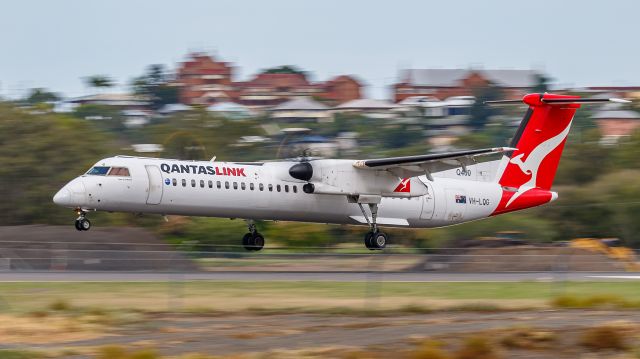 de Havilland Dash 8-400 (VH-LQG) - Landing