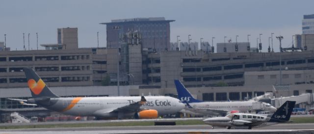 Airbus A330-200 (G-TCXB)
