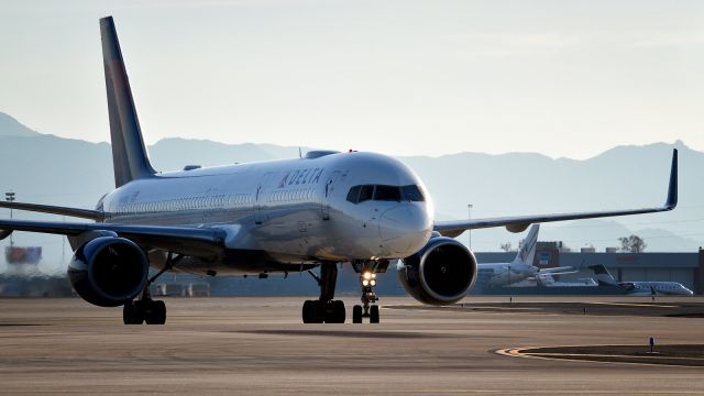 Boeing 757-200 (N690DL)