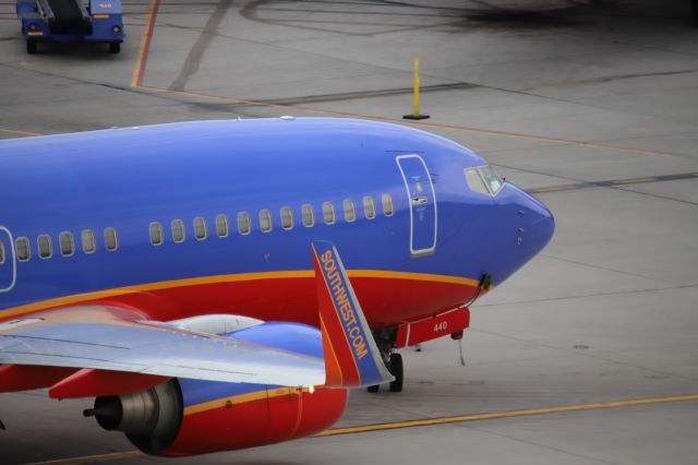 Boeing 737-700 (N440LV)