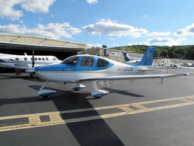 Cirrus SR-22 (N813JE) - A nice Cirrus at Danbury CT.