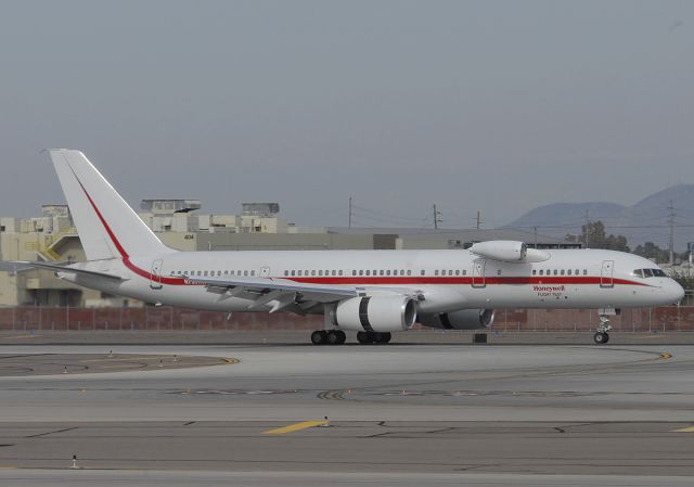 Boeing 757-200 (N757HW) - Honeywell engine testbed