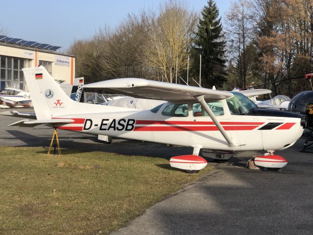 Cessna Skyhawk (D-EASB) - Taken in nice morning light at Landshut on 26.02.2021