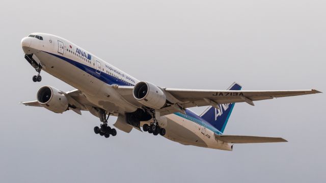 Boeing 777-200 (JA713A) - All Nippon Airways / Boeing 777-281br /Mar.13.2016 Hakodate Airport [HKD/RJCH] JAPAN