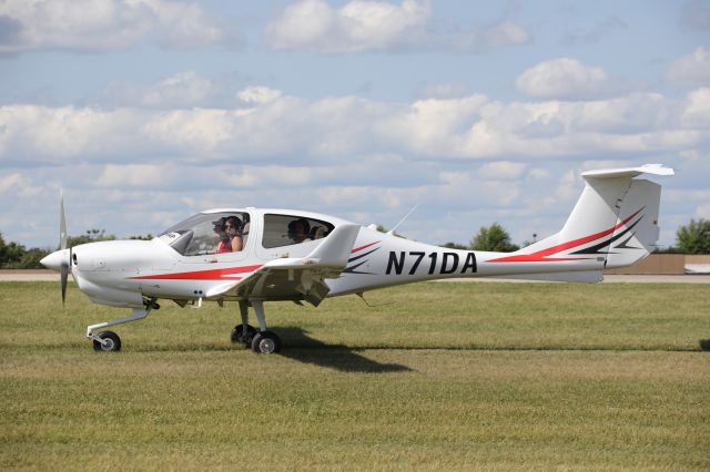 Diamond Star (N71DA) - On flightline