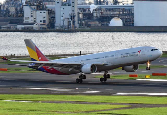 Airbus A330-300 (HL7754)