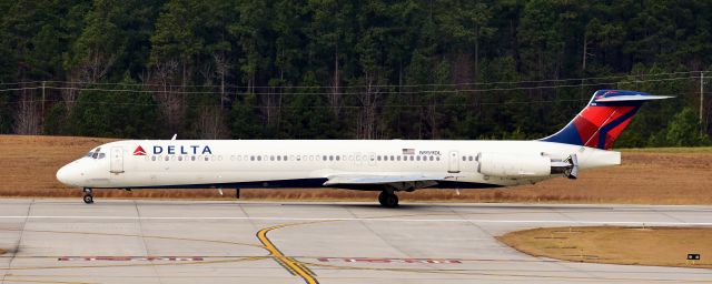 McDonnell Douglas MD-88 (N959DL) - From the RDU observation deck, 12/23/17.