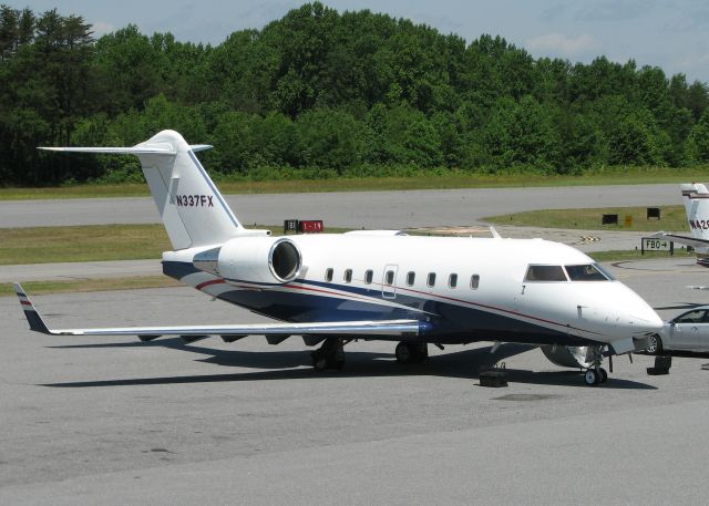 Canadair Challenger (N337FX)