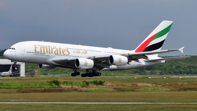 Airbus A380-800 (A6-EEZ)