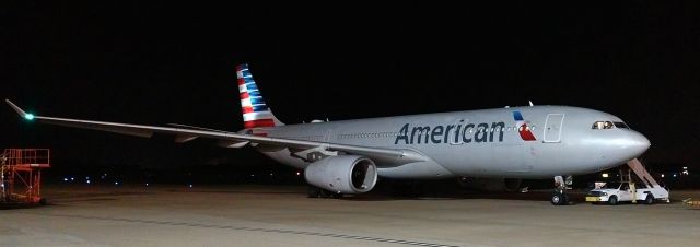 Airbus A330-200 (N291AY) - Resting at the AA hanger after an engine inspectionbr /br /10/6/18