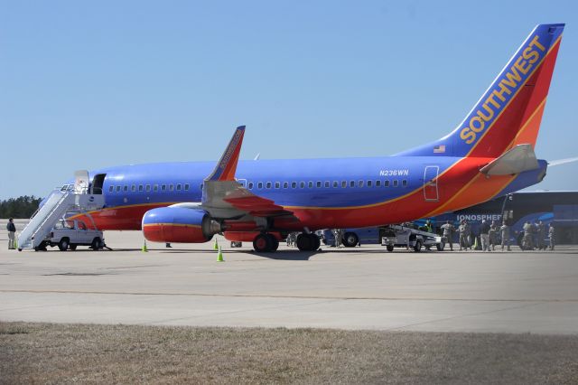 Boeing 737-700 (N236WN) - SWA charter brings soldiers into Upstate SC from Fort Bliss