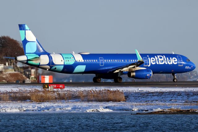 Airbus A321 (N986JB)