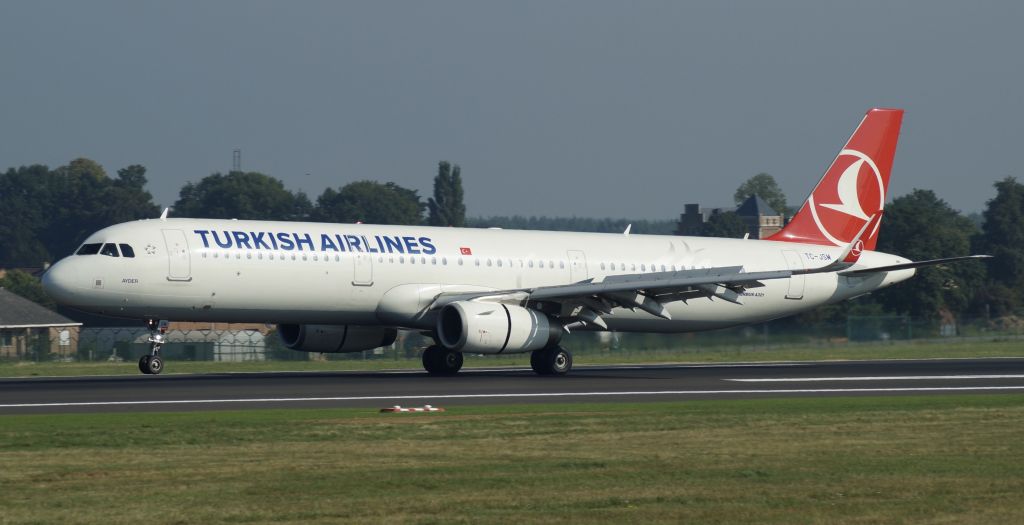 Airbus A321 (TC-JSM)
