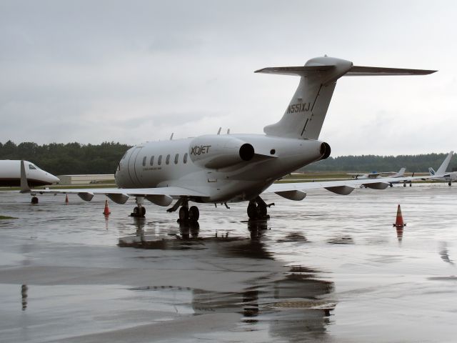 Bombardier Challenger 300 (N551XJ) - Large cabin.