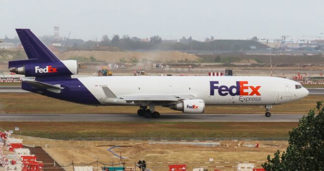 — — - N593FE taxiing to Runway 02C.