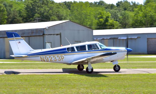 Piper PA-24 Comanche (N9233P) - Piper PA-24-260 Comanche 260 N9233P in Brighton, MI