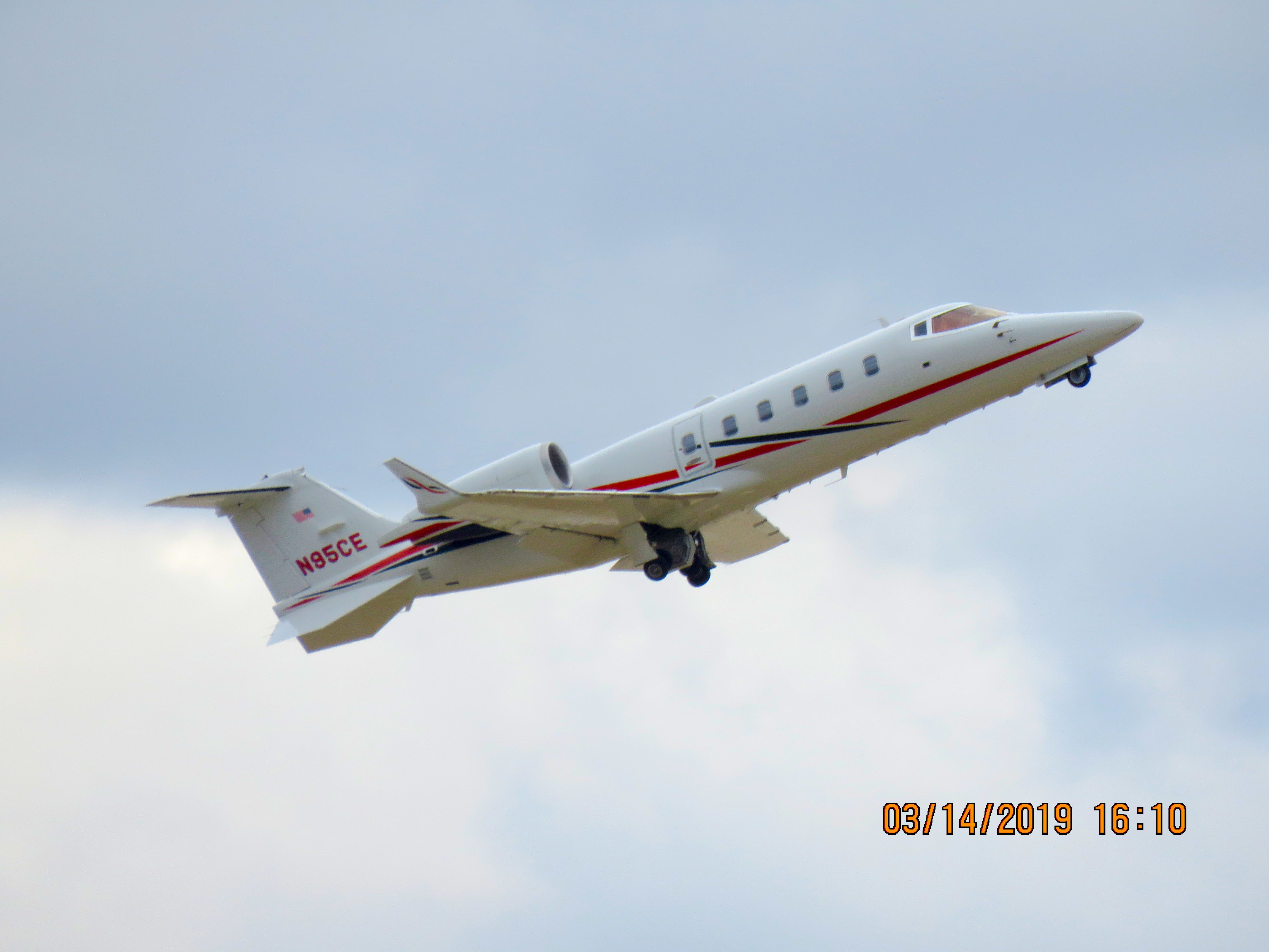 Learjet 60 (N95CE)