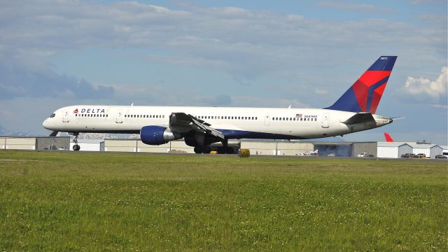 BOEING 757-300 (N587NW) - DAL9935 touching down on runway 34L on 5/26/12 for maintenance at ATS.