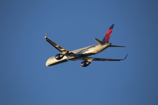 BOEING 757-300 (N593NW)