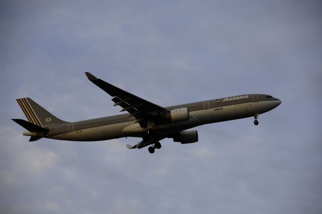 Airbus A330-200 (HL7746) - Final Approach to NRT Airport R/W34L on 2012/01/03