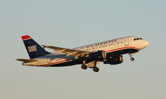 Airbus A319 (N723UW)