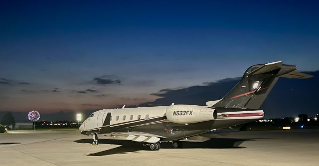 Bombardier Challenger 300 (N533FX) - N533FX enjoying some Independence Day fireworks. Happy 4th!br /br /This aircraft is a 2007 Bombardier Challenger 300, S/N 20160, operated by Flexjet. 7/4/22. 