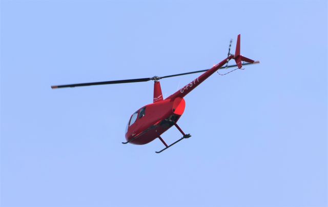 C-FSTY — - C-FSTY Robinson R-44 Quebec Helicopters survolant le fleuve St-Laurent à Lavaltrie QC. le 23-10-2022 à 14;07