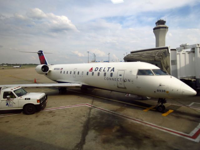 Canadair Regional Jet CRJ-200 (N8938A)