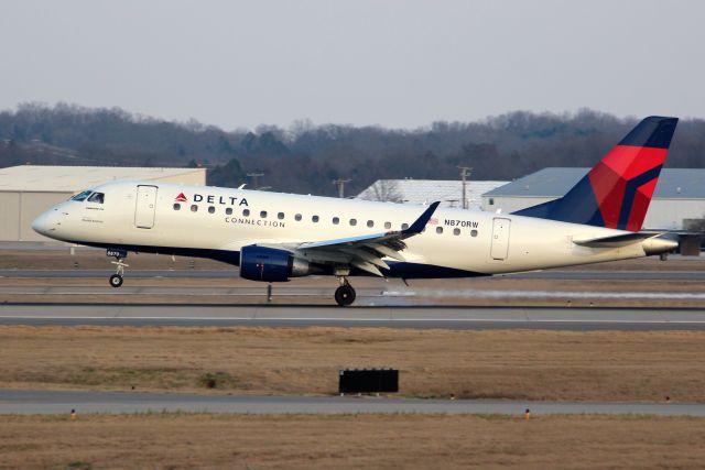 Embraer 170/175 (N870RW) - ERJ 170-100 landing at Nashville 02/27/2012