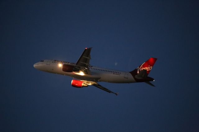 Airbus A320 (N844VA)