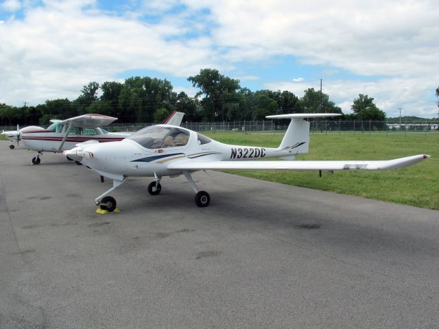 Diamond DA-20 (N322DC)