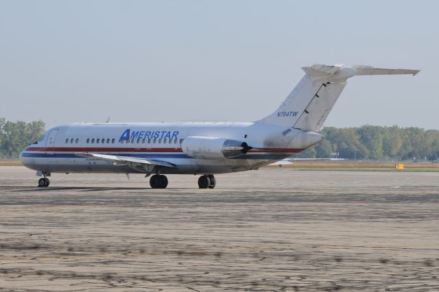 McDonnell Douglas DC-9-30 (N784TW)