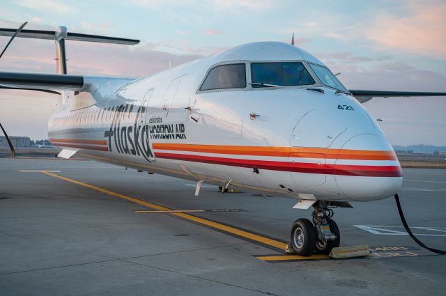 de Havilland Dash 8-100 (N421QX)