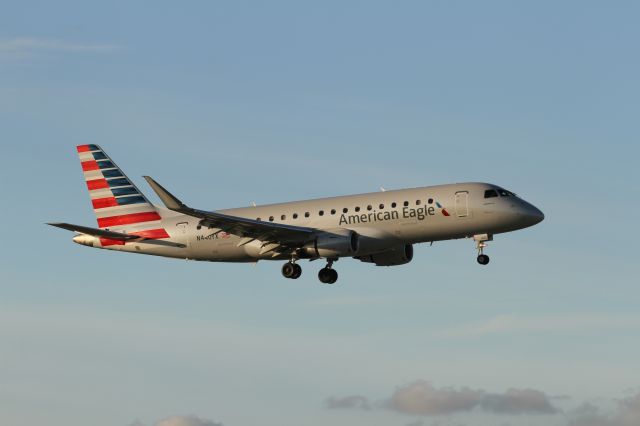 Embraer 170/175 (N440YX)