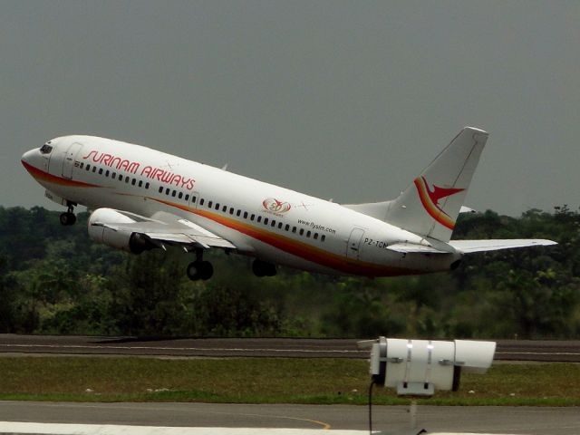 BOEING 737-300 (PZ-TCN)