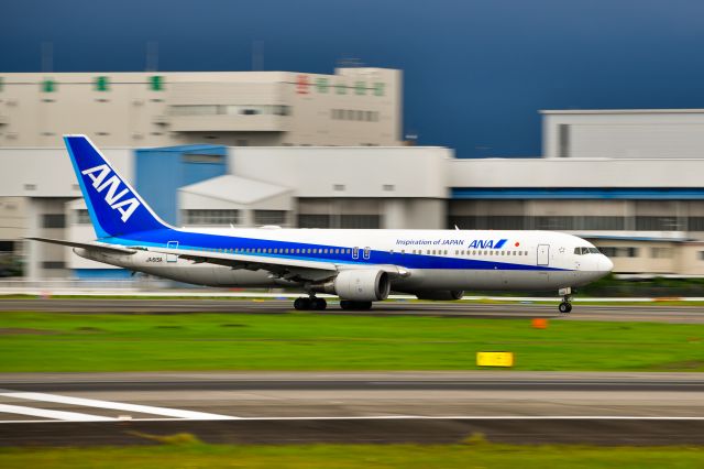 BOEING 767-300 (JA615A) - 2022.7.9br /NH38 ITM→HND