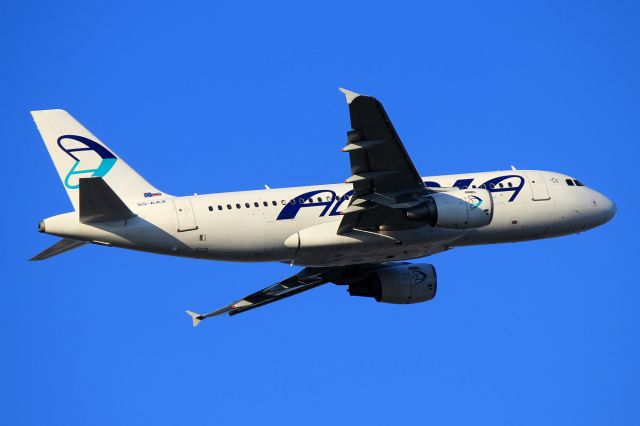 Airbus A319 (S5-AAX)