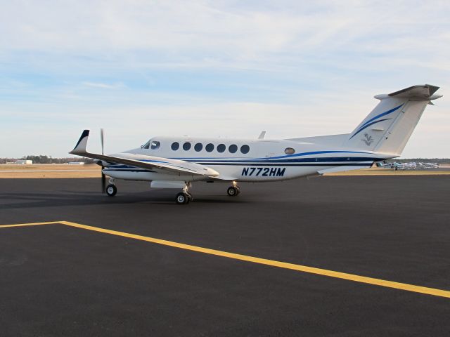 Beechcraft Super King Air 300 (N772HM) - With winglets.