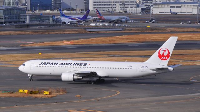 BOEING 767-300 (JA657J)