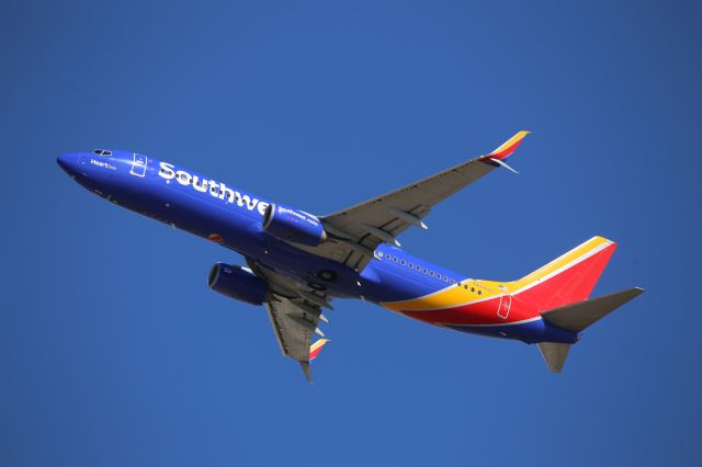 Boeing 737-800 (N8642E)