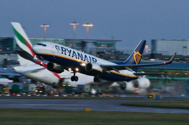 Boeing 737-800 (EI-EFN) - RYR553 on the early morning departure back to Dublin.